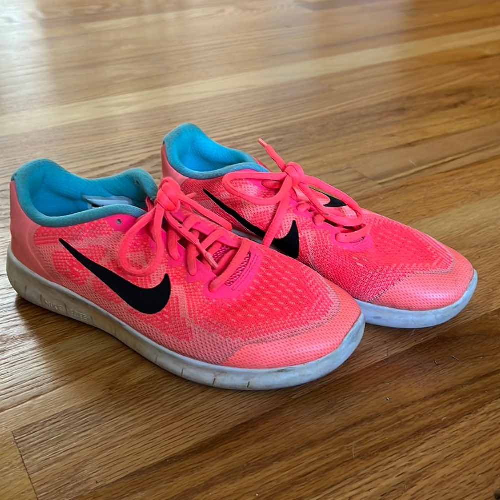Nike Tennis Shoes
